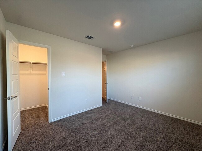 Building Photo - 610 Union Dr