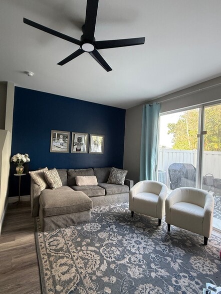 Building Photo - 3636 Pine Oak Cir