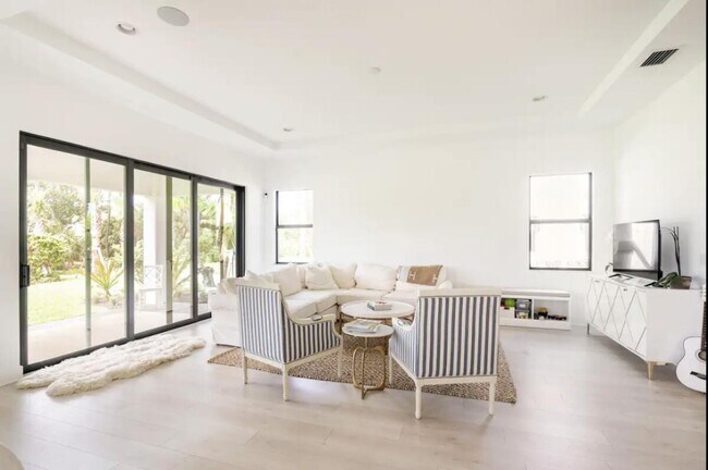 Building Photo - 13458 Artisan Cir