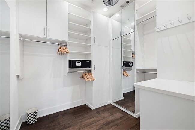 Building Photo - 3573 Parkside Wy