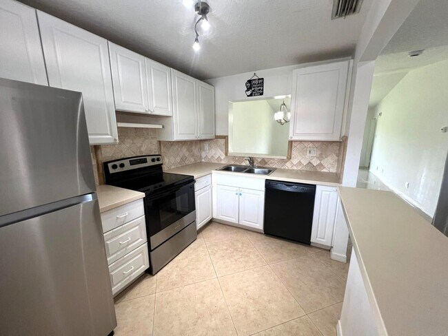 Building Photo - 9431 Boca Cove Cir