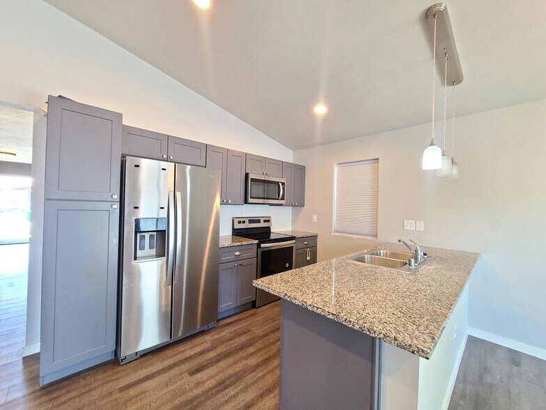 Building Photo - 3014 N Gillis Ct