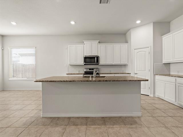 Building Photo - 149 Red Hickory Dr