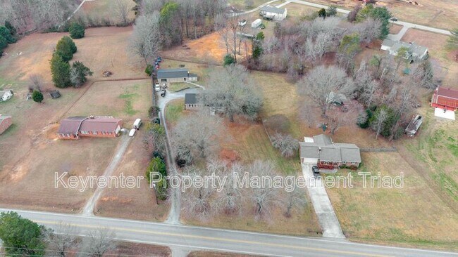 Building Photo - 3959 Lewiston Rd