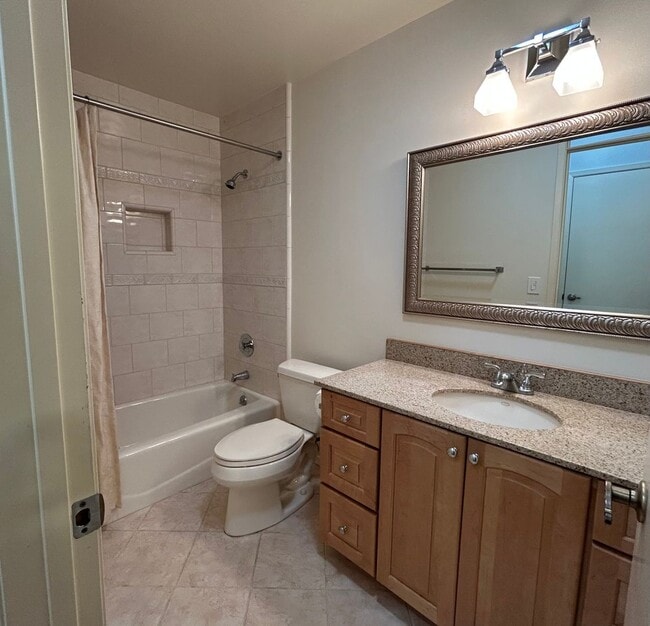 Building Photo - 266 Valley Oaks Dr