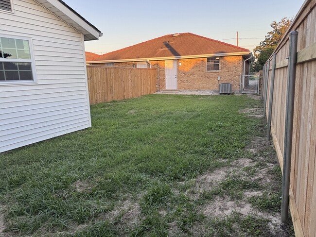 Building Photo - 2116 Stander Pl