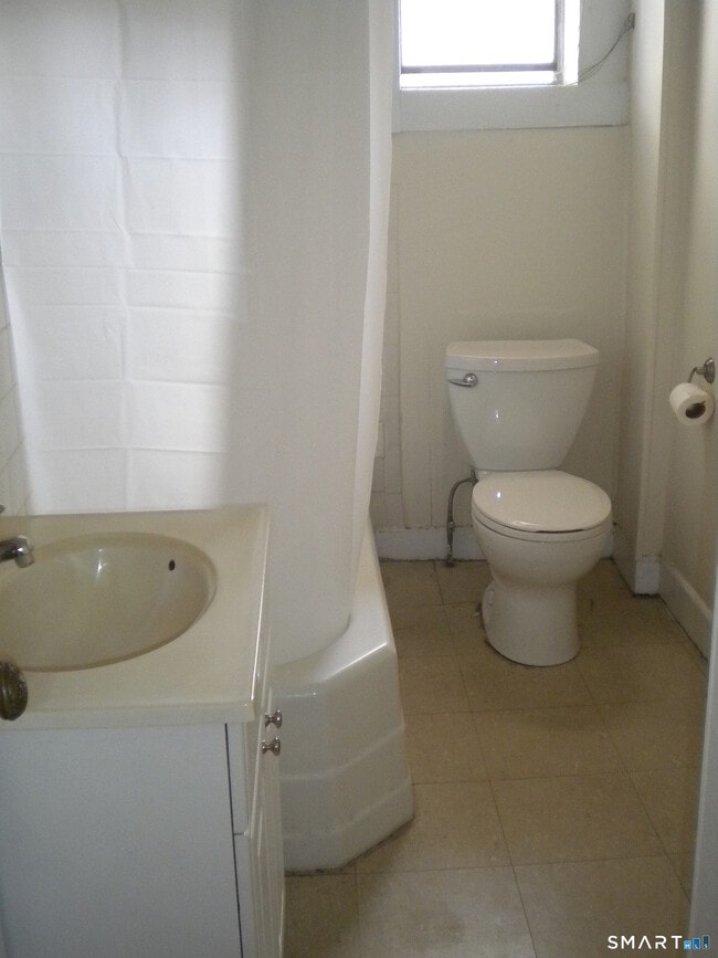 Building Photo - 382 Whitney Ave