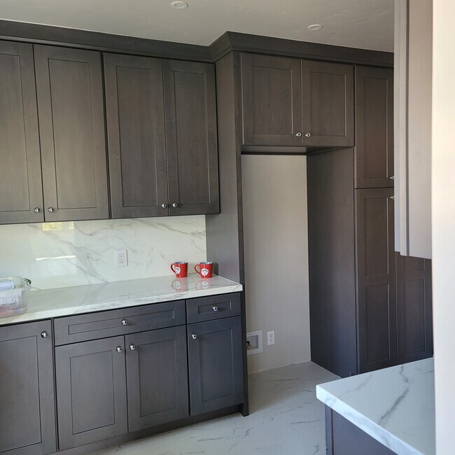 Building Photo - 827 Lindaraxa Park N