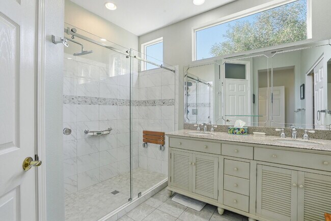 Building Photo - 34 Coburn Dr E