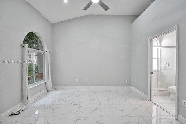 Building Photo - 652 W Palm Aire Dr