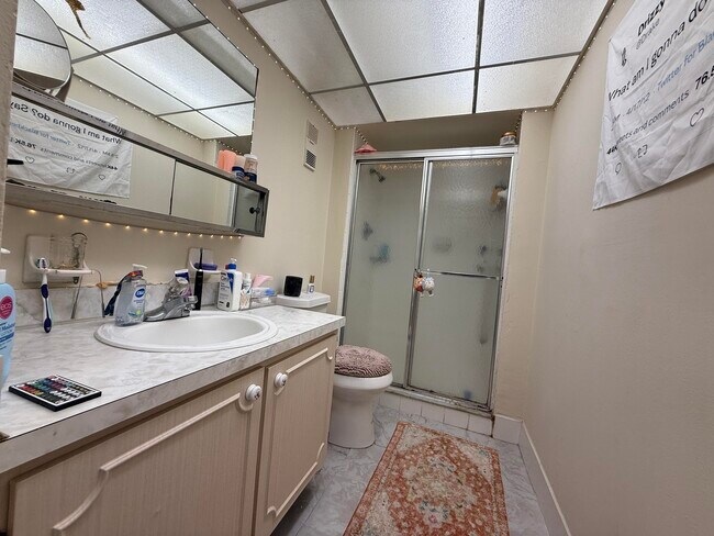 Building Photo - 460 NW 20th St