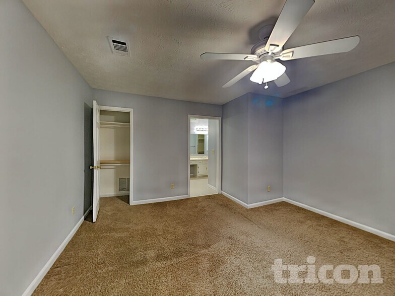 Building Photo - 215 Comstock Ct