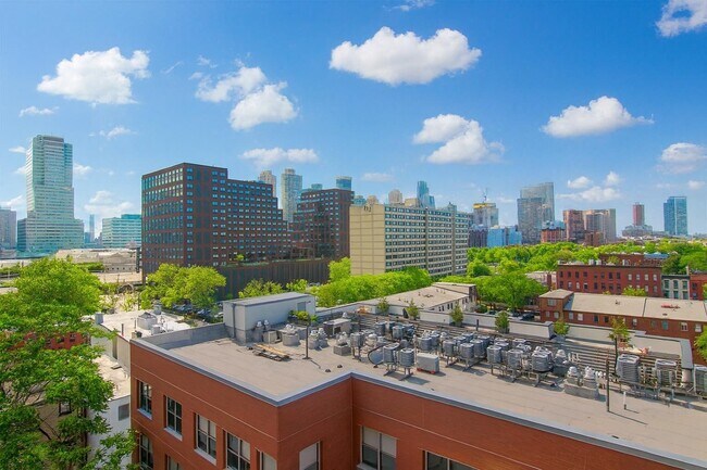 Building Photo - 205 10th St