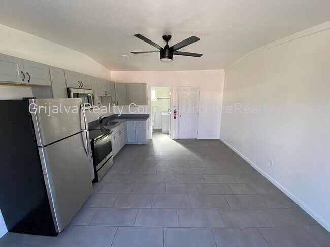 Building Photo - 2930 N Winstel Blvd