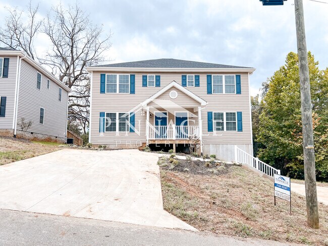 Building Photo - 2305 Tazewell Ave