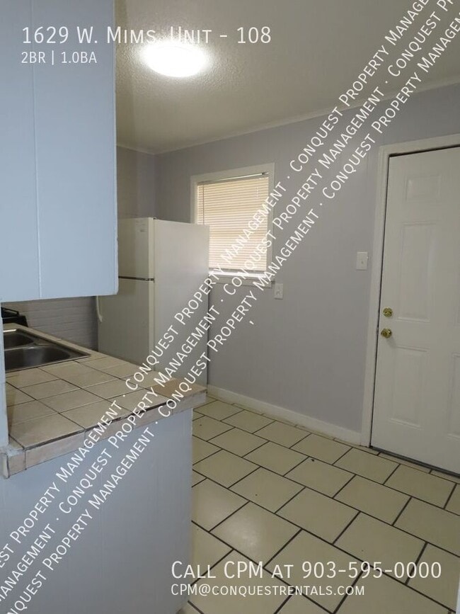 Building Photo - 1629 W Mims St