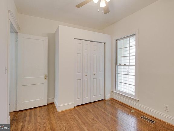 Building Photo - 1542 Chain Bridge Rd