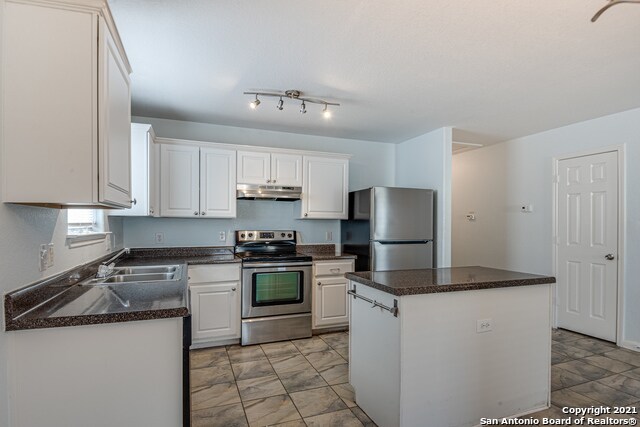 Building Photo - 11243 Country Canyon