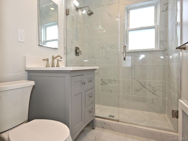 Building Photo - 494 W William St