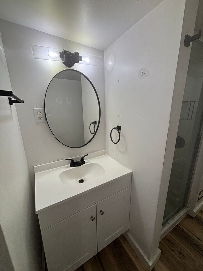 Building Photo - Beautifully Updated Studio Near WSU – All Utilities Included