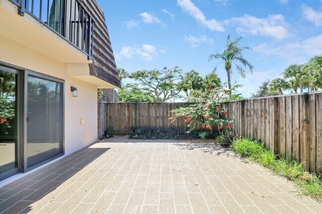 Building Photo - 2324 23rd Ct