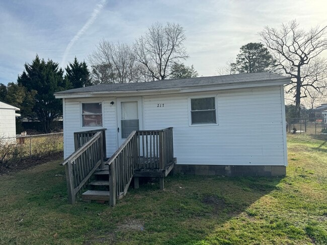 Primary Photo - 1 Bedroom House
