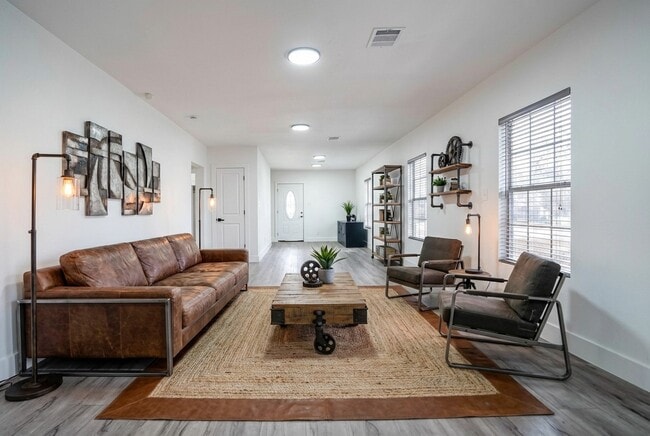 Building Photo - 8505 Denby St