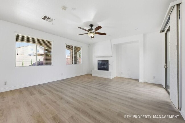 Building Photo - 956 Via Canale Dr