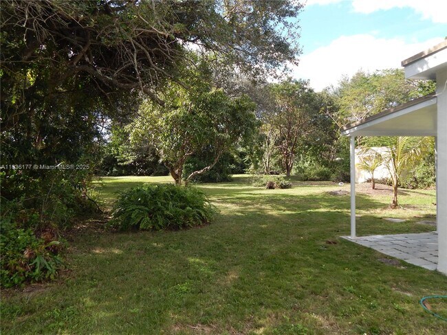 Building Photo - 7800 SW 69th Ave