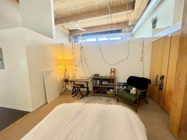 Building Photo - 1 bedroom in Chicago IL 60647