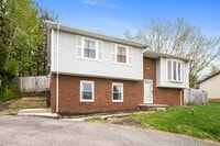 Building Photo - 3 Bed/ 2 Bath Pet Friendly, No Undergraduates