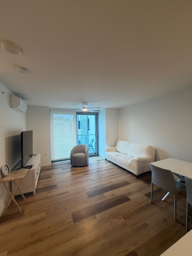 Building Photo - Ready to Move in Brand New Condo! Fully Furnished! 2 Bed/2 Bath/1 Parking at The Park on Ke‘eaumoku!