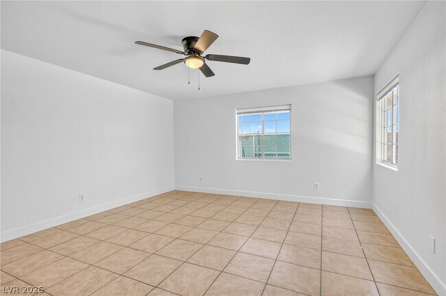 Building Photo - 3021 Aloha Ave