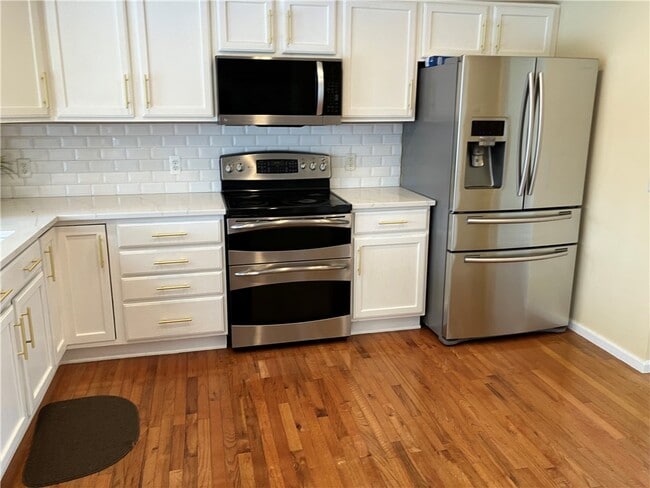 Building Photo - 120 Hummingbird Way