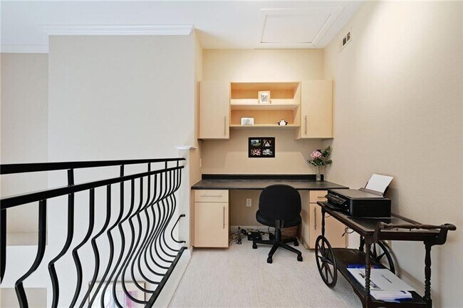 Building Photo - RARE FIND ALICANTE CONDOMINIUMS - 3 BEDROOMS / 3 BATHROOMS