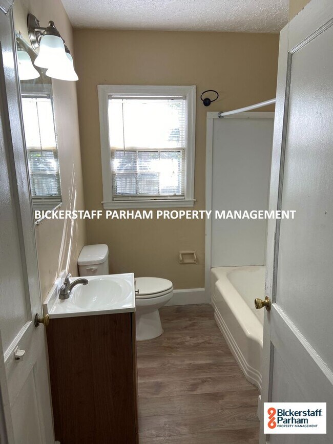 Building Photo - Located Near Macon Road! Available Novembe...