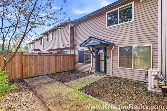 Building Photo - Modern 3 BD | 2.5 BA | 1,476 SF | 1-Car Garage | Solar Panels | Mountain View Community