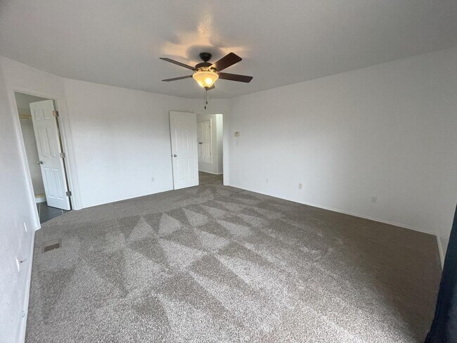 Building Photo - 5555 Mansfield Pl NW