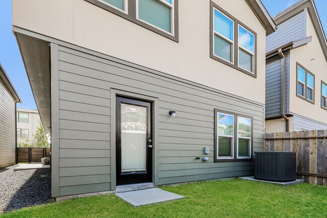 Building Photo - 18322 W Centro Cir
