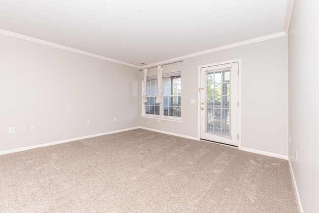 Building Photo - 2646 S Knightsbridge Cir