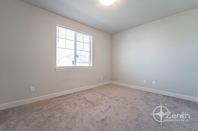 Building Photo - 4837 S 16th Dr