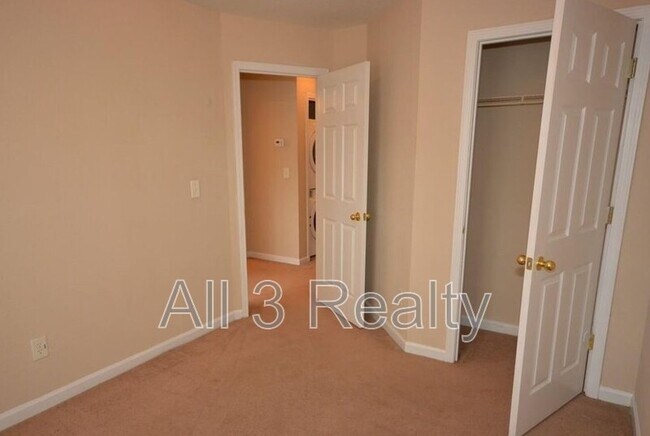 Building Photo - 142 Brookview Dr