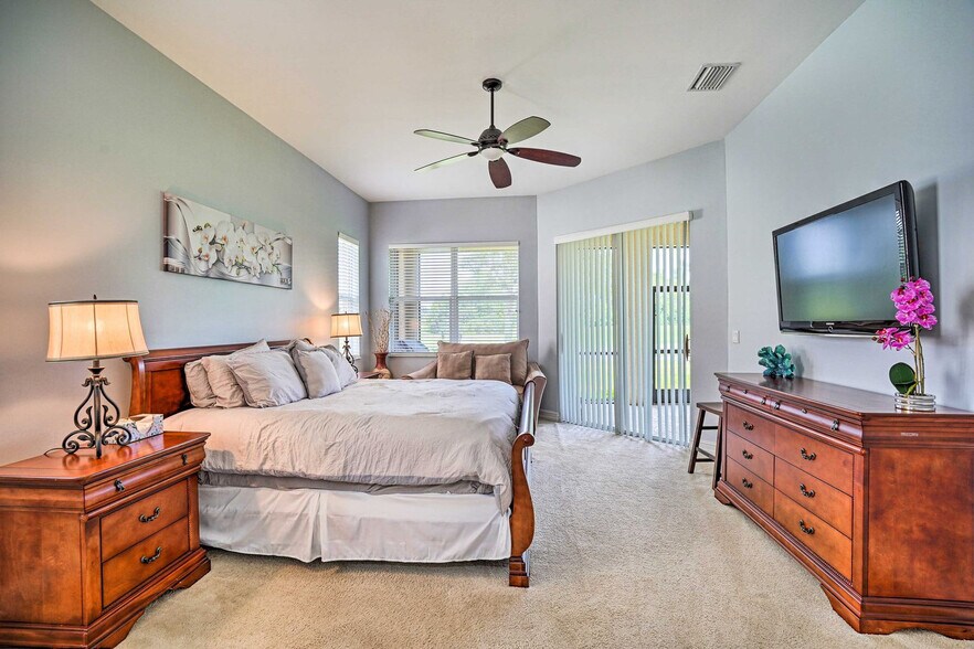 Building Photo - 6092 Dogleg Dr