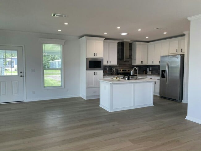 Building Photo - 34904 Robins Song Rd