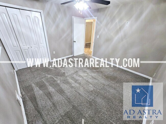 Building Photo - Open 3 Bed 2 Bath Home KCMO!!-Available NOW!!