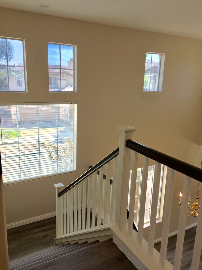 stairs to 2nd floor - 504 Robins Pl