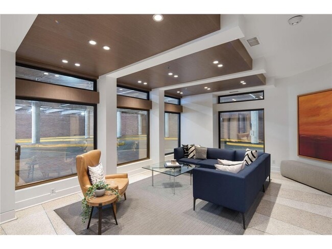 Building Photo - 20 NE 2nd St