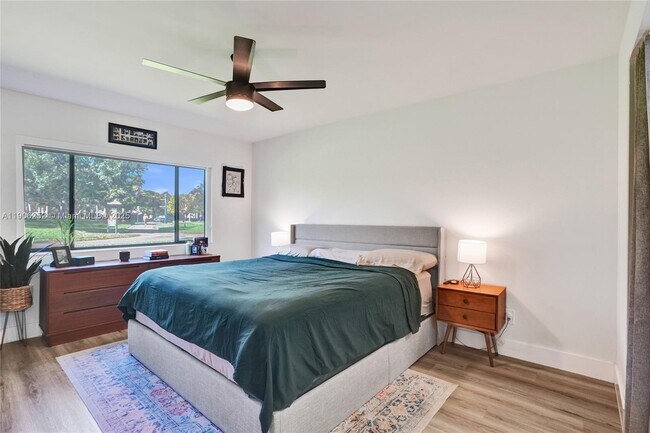 Building Photo - 8137 NW 17th Manor