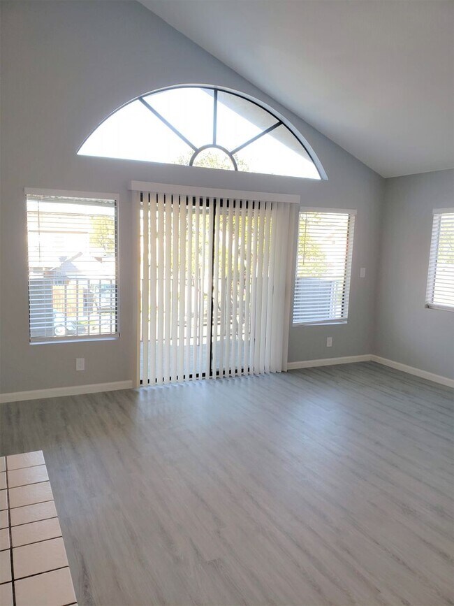 Building Photo - LB2506