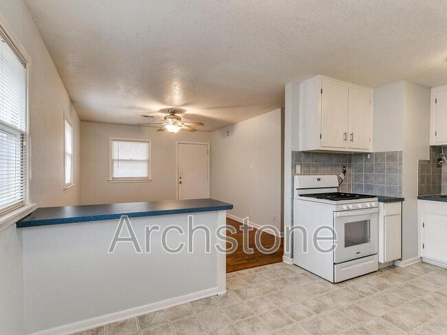 Building Photo - 630 Villa Dr